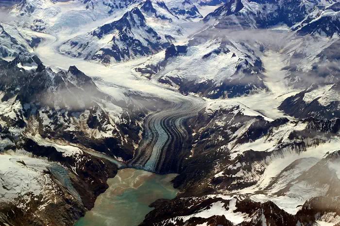 Gletschergeprägtes Hochgebirge in Alaska