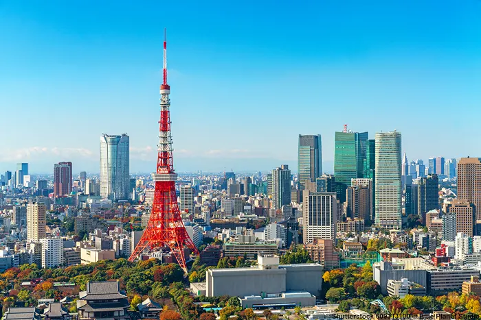 Hochhäuser von Tokio mit Tokyo Tower