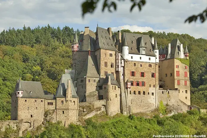 Burg Eltz im Elzbachtal in Rheinland Pfalz