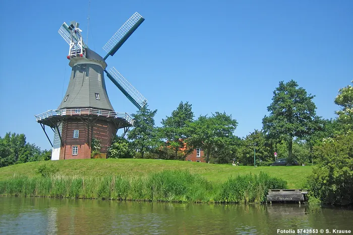 Windmühle in Krummhörn-Greetsiel in Niedersachsen