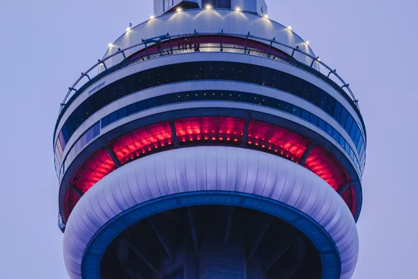 CN Tower - Blick auf Besucherebenen auf 350 Meter Höhe