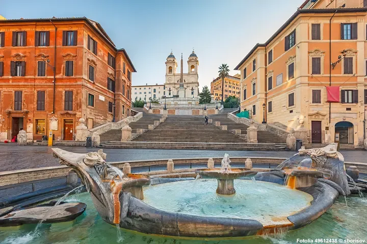 Brancaccia-Brunnen und Spanische Treppe auf der Piazza di Spagna