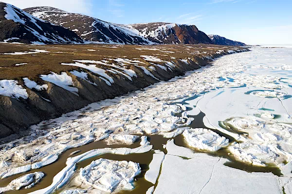 Küste von Bylot Island im Polarmeer