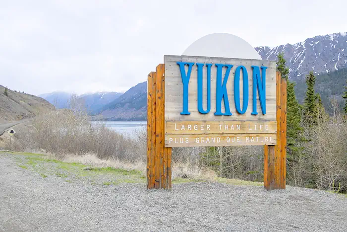 Yukon Territory - Schild am Yukon River