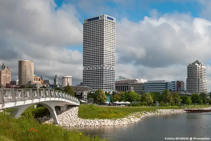 Milwaukee City Skyline am Lake Michigan